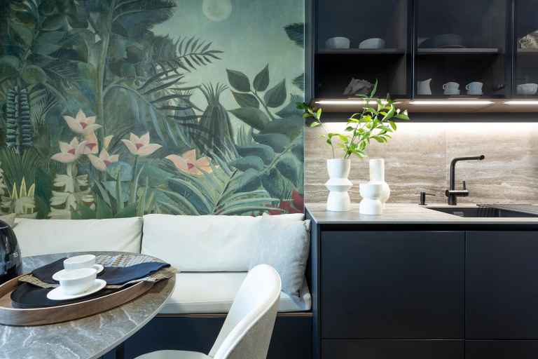 Cocina negra con office