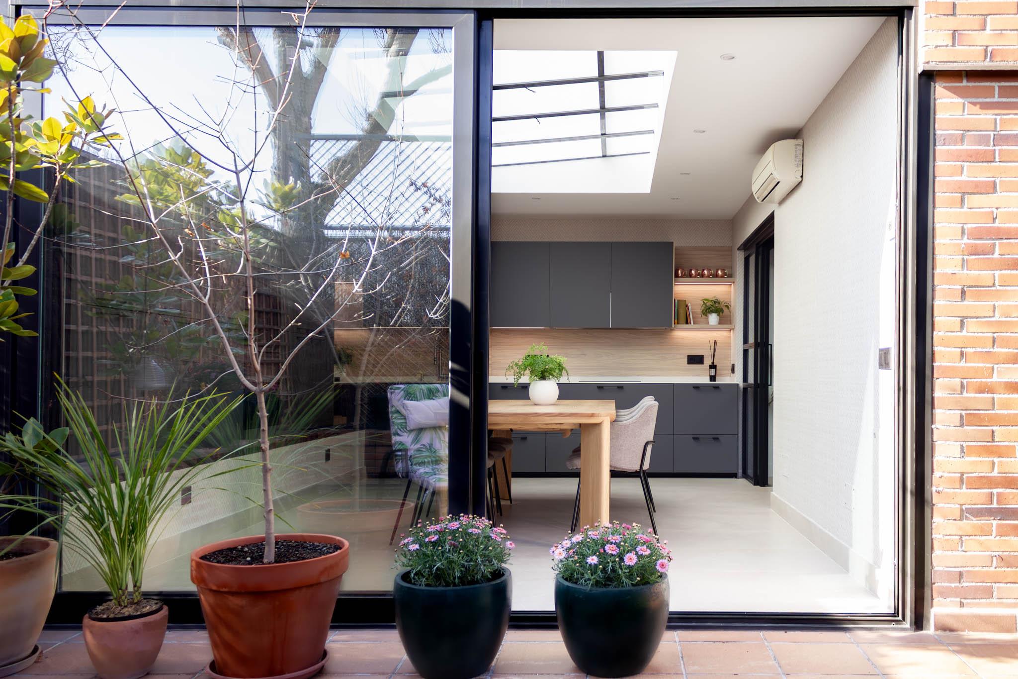 cocina abierta al jardín