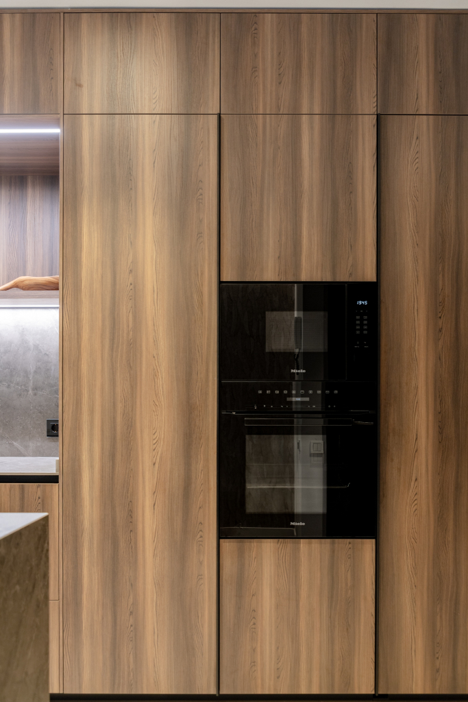 Columna de Horno microondas en acabado madera natural